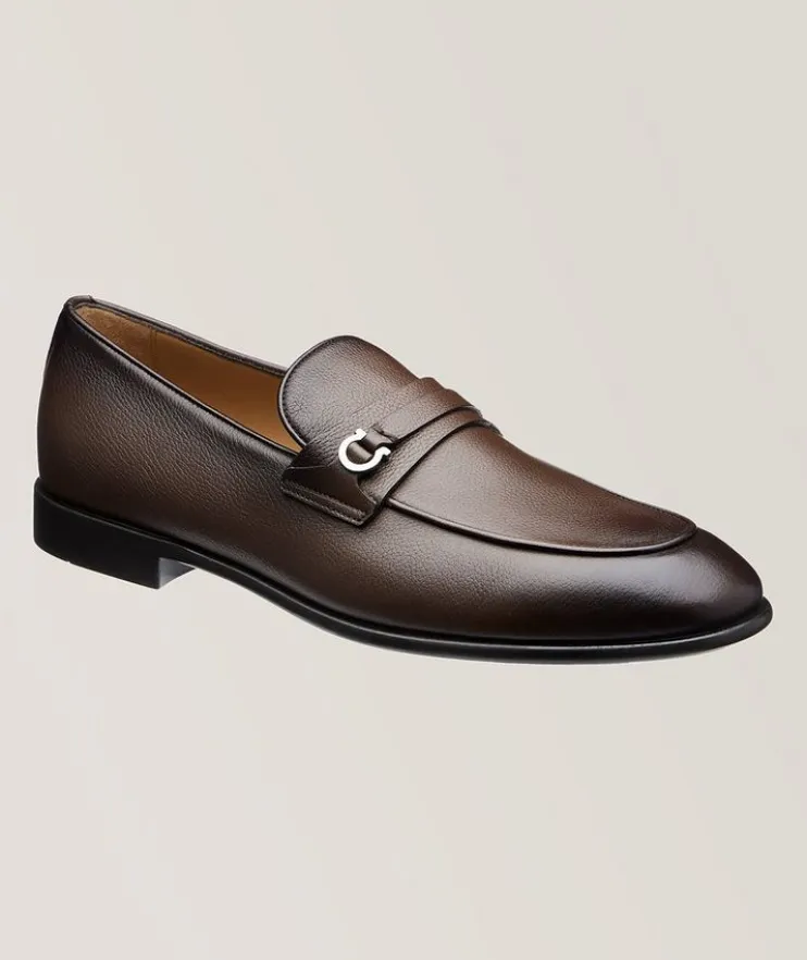 Desio Gancio Ornament Pebbled Leather Loafers